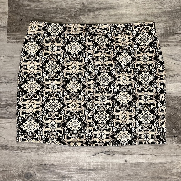 Xhilaration Mini Straight Skirt Gold Black Size XL/TG Geometric Tribal Pattern - Picture 1 of 9
